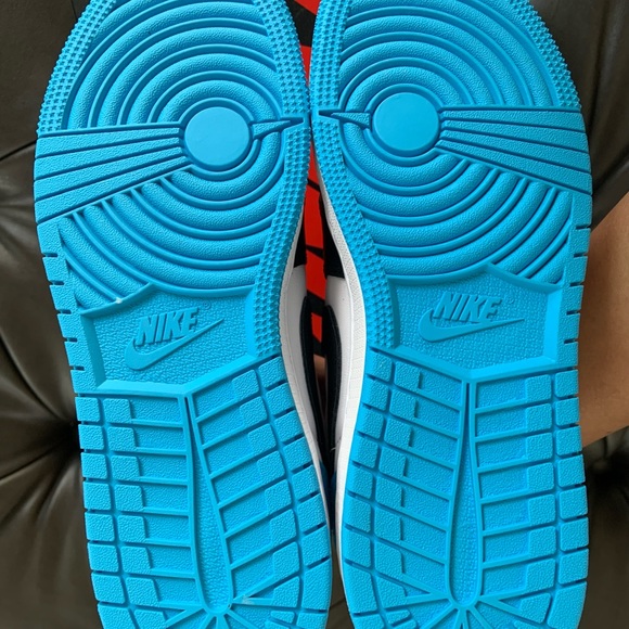 Jordan 1 Low POWDER BLUE (GS) - Picture 3 of 10